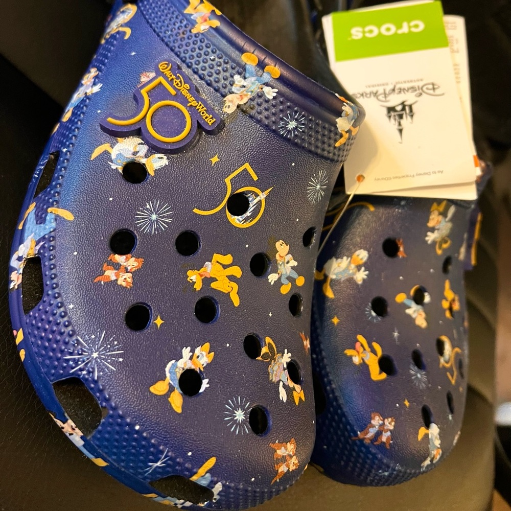 Disney World 50th Anniversary CROCS NWT M 6 W 8 Mickey and Friends Blue Crocs